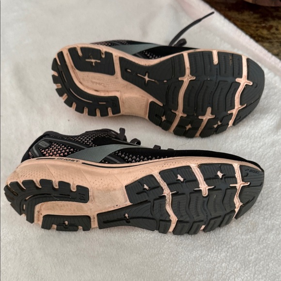 Brooks Women's Black and Peach Athletic Shoes - Picture 4 of 4